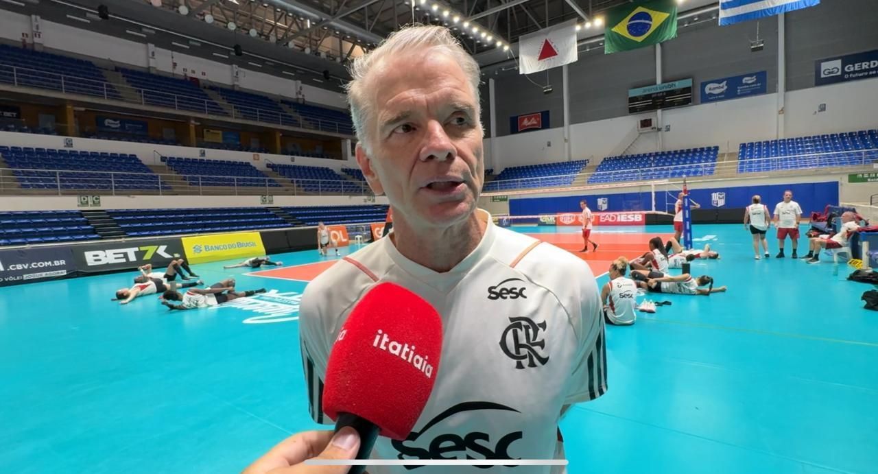 Bernardinho, técnico do Flamengo, critica 'mercado' do vôlei; saiba motivo