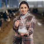 No Dia Internacional das Mulheres, o pequeno produtor de leite também é premiado