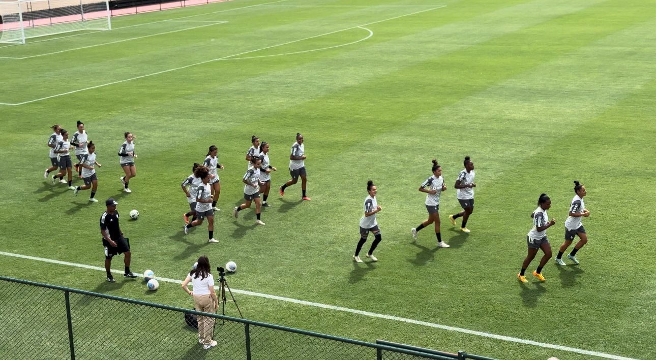 Com 'tapete' na Vila e ônibus próprio, Atlético apresenta novidades para Vingadoras