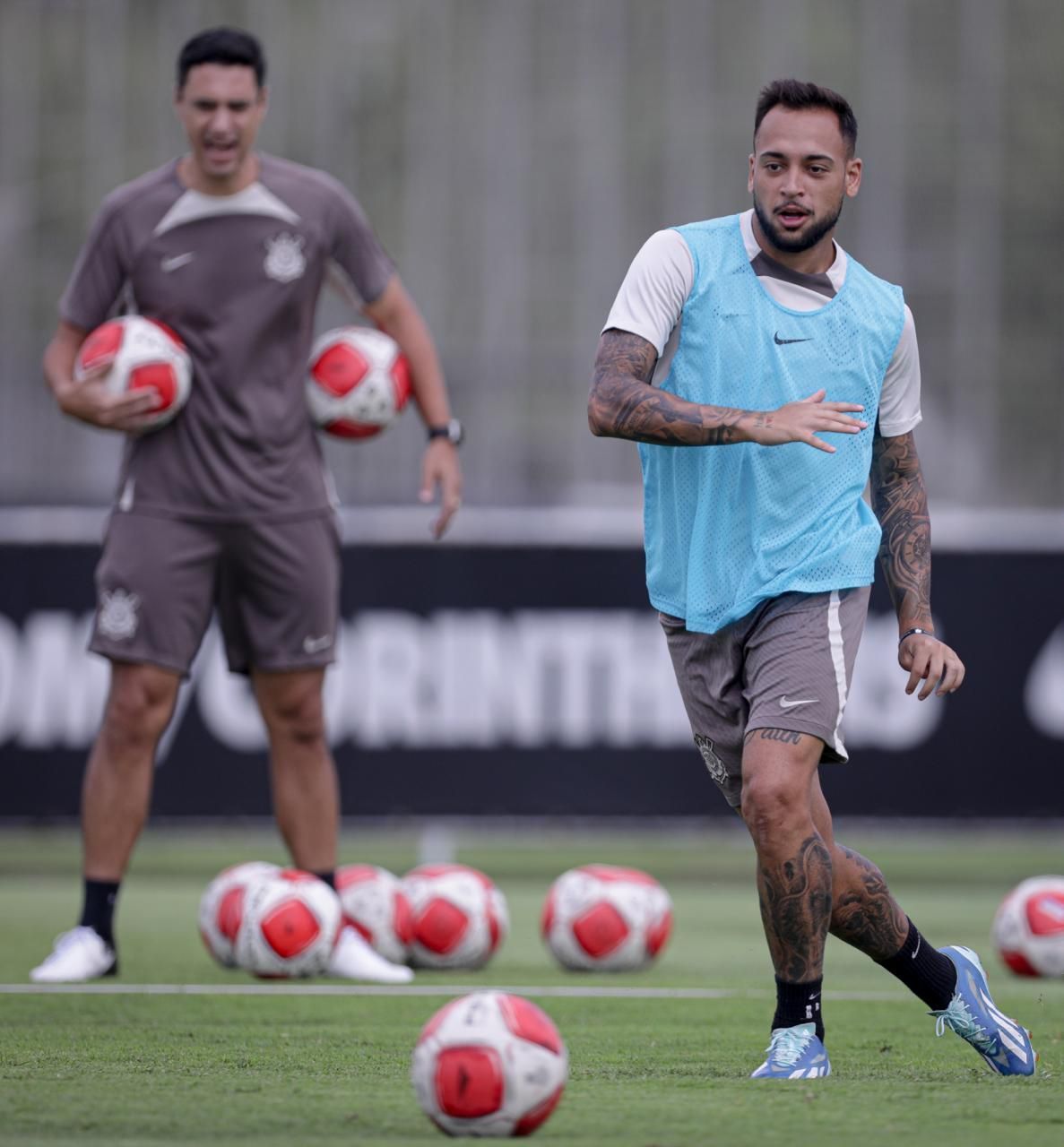 Braz cita “sinal positivo” de Maycon e nega recusa do volante do Corinthians