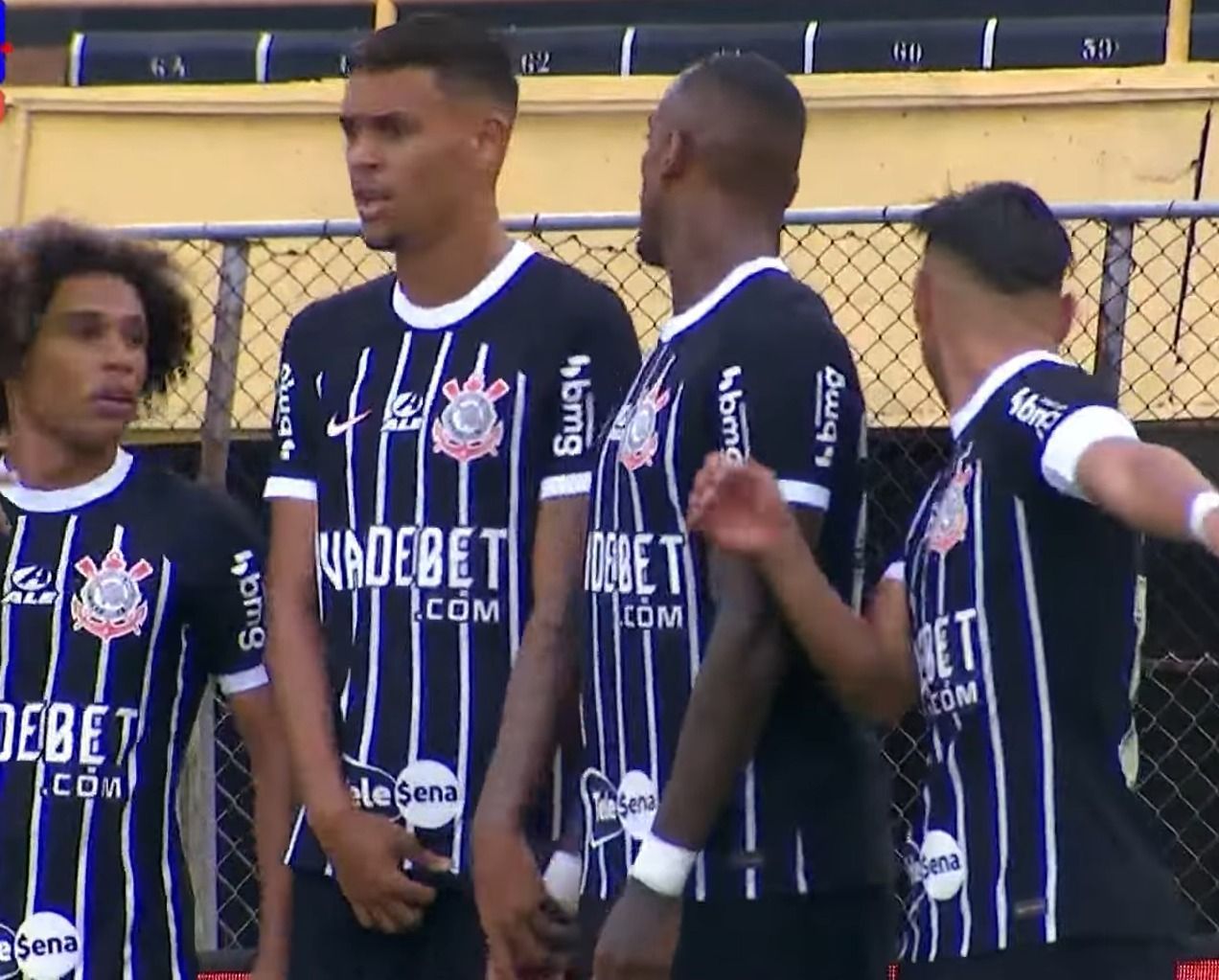 Corinthians faz jogo morno com o Água Santa e se despede do Paulista com empate