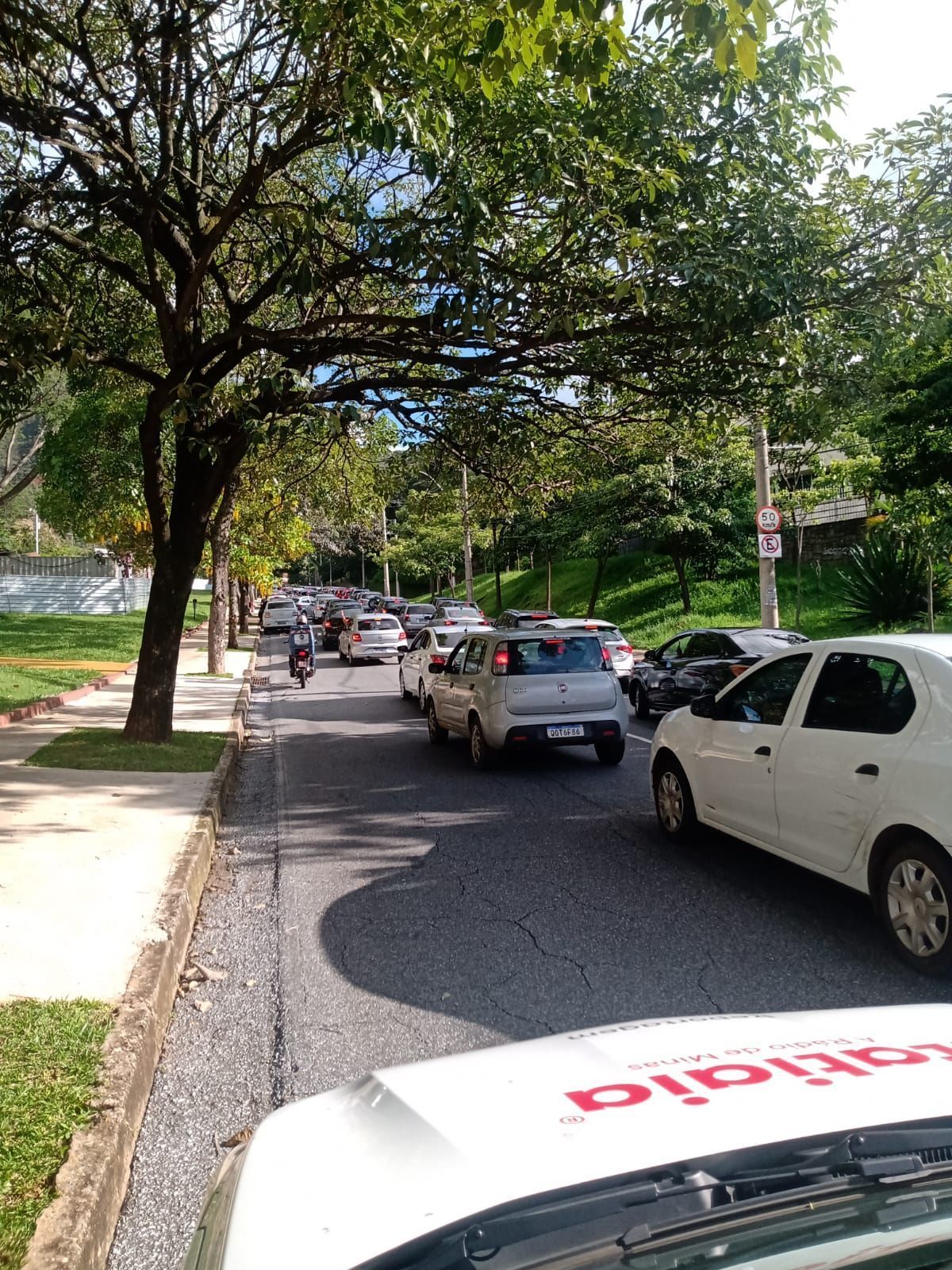 Motoristas de aplicativo protestam contra regulamentação em BH: 'sindicato não'