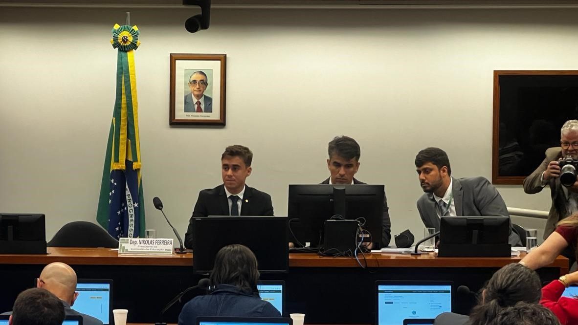 Comissão de Educação aprova pedido do PT para convidar ministro na estreia de Nikolas Ferreira