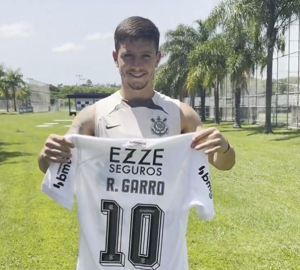 Garro celebra novo número no Corinthians: 'Esse clube é muito grande'
