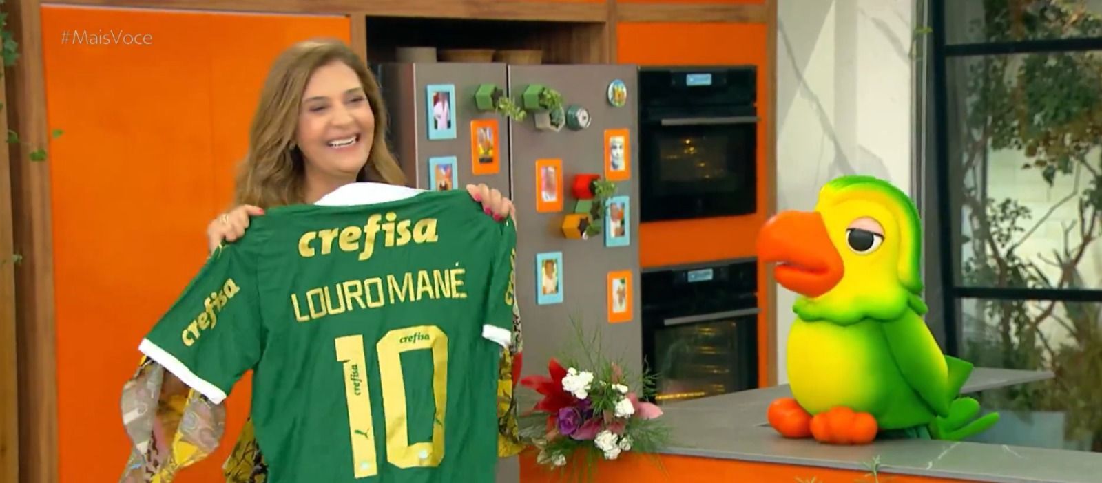 Leila dá camisa do Palmeiras a Louro Mané, e reação do personagem surpreende