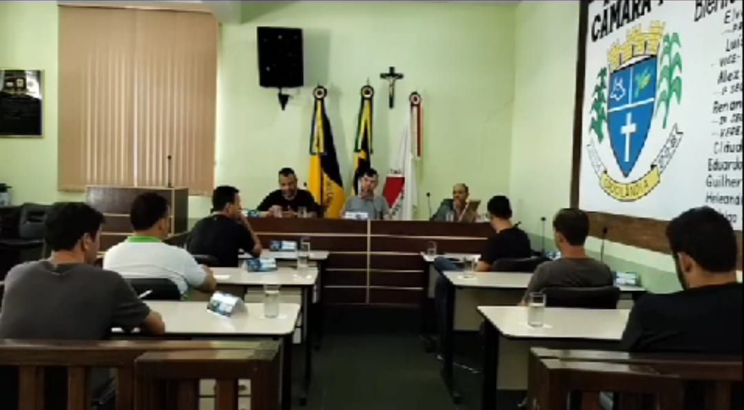 Vereador de Crucilândia (MG) diz ser alvo de processo de cassação por trabalhar em farmácia