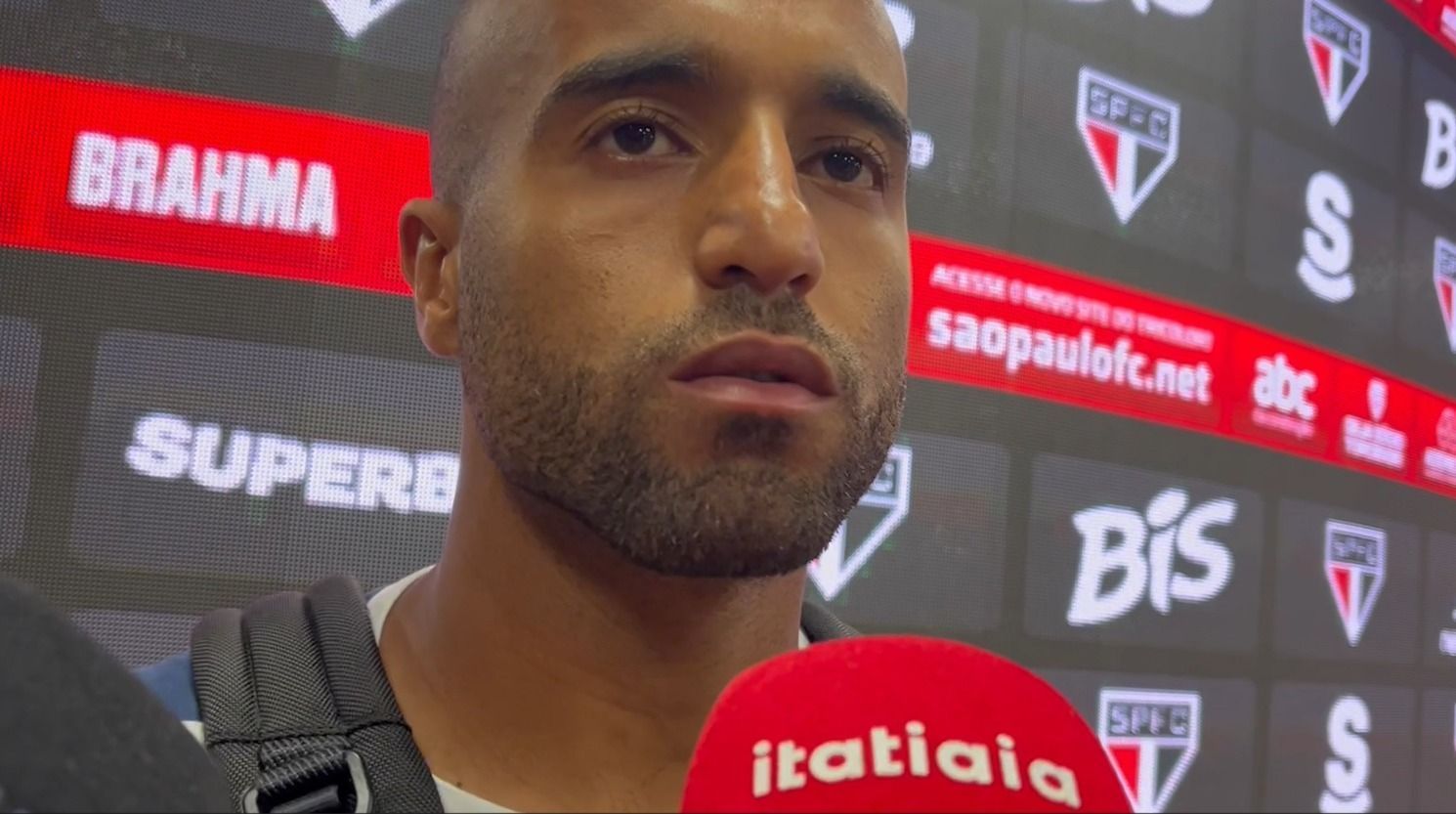 Lucas reage a xingamentos a técnico do São Paulo e revela detalhes sobre James