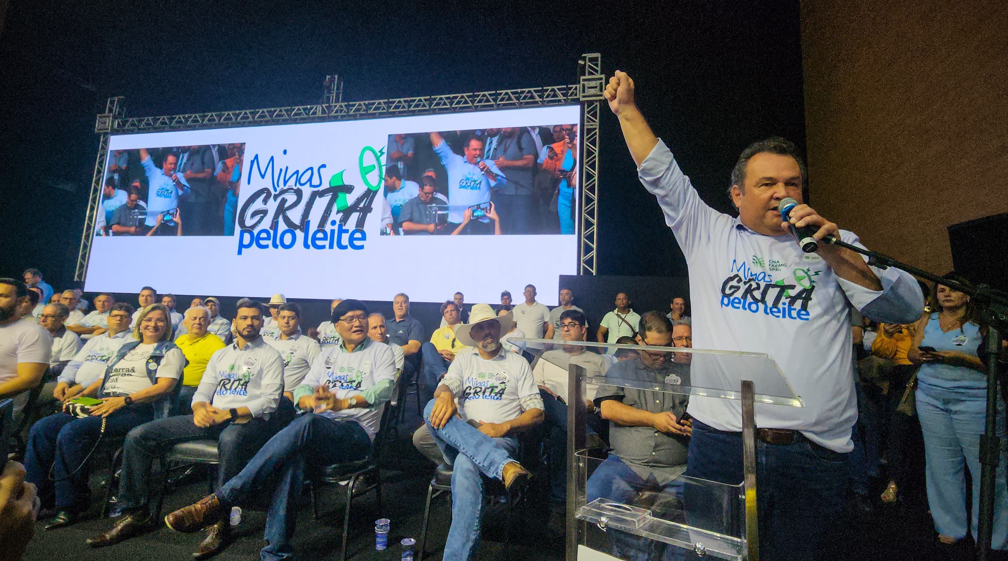 Sete mil produtores rurais 'gritam' no Expominas pelo fim da importação de leite em pó; entenda