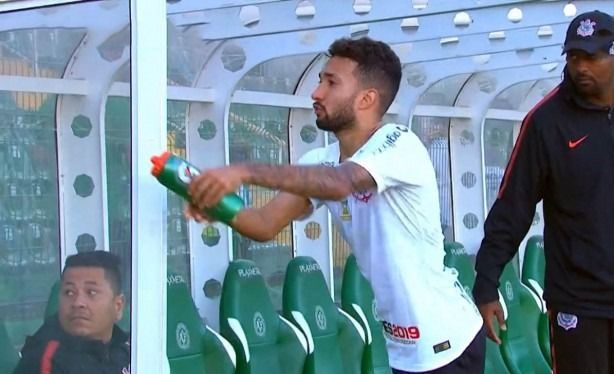 Torcedora atingida por 'respingos de água' perde ação contra ex-Corinthians