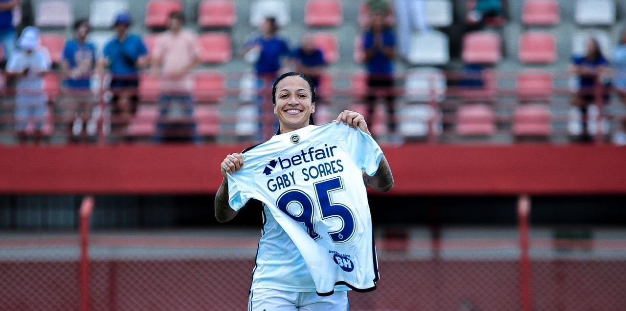 Com gol olímpico, Cruzeiro vence Inter e segue invicto no Brasileirão Feminino