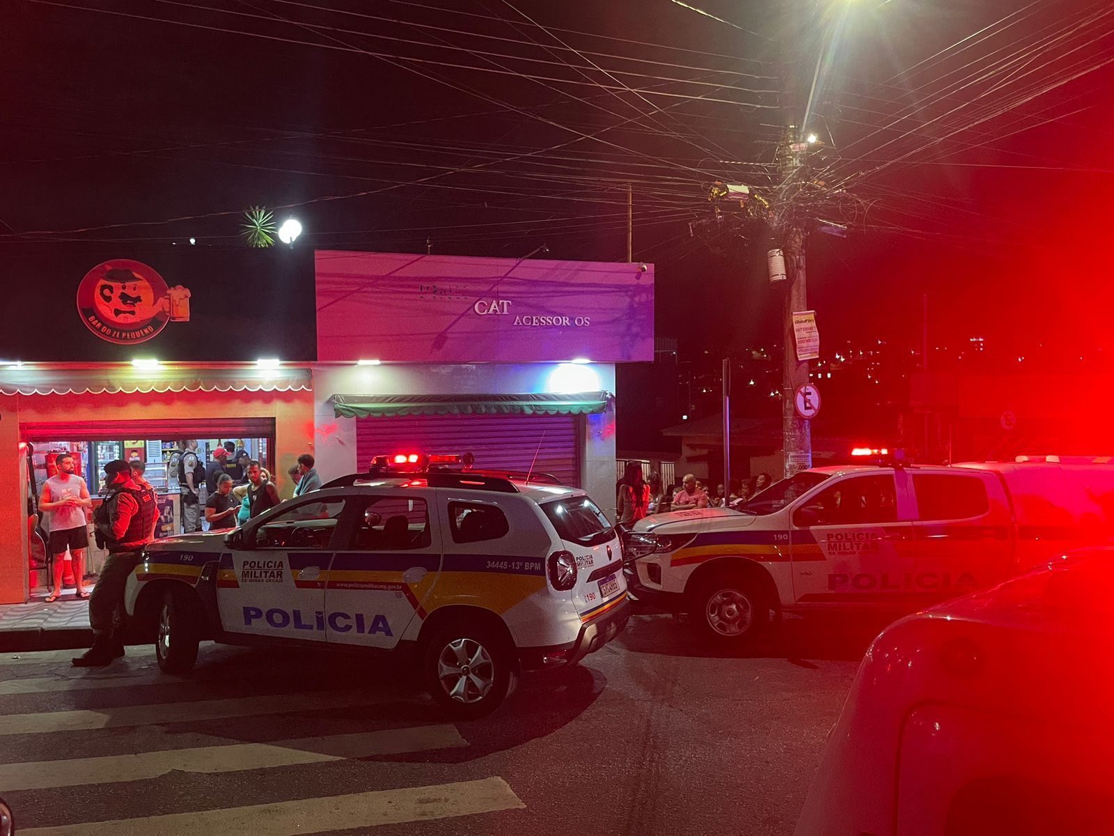 Irmão de Roni Peixoto e amigo são executados em bar em BH