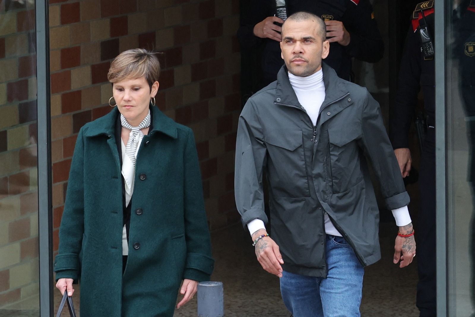 Daniel Alves dá festa poucas horas após saída da prisão, diz jornal