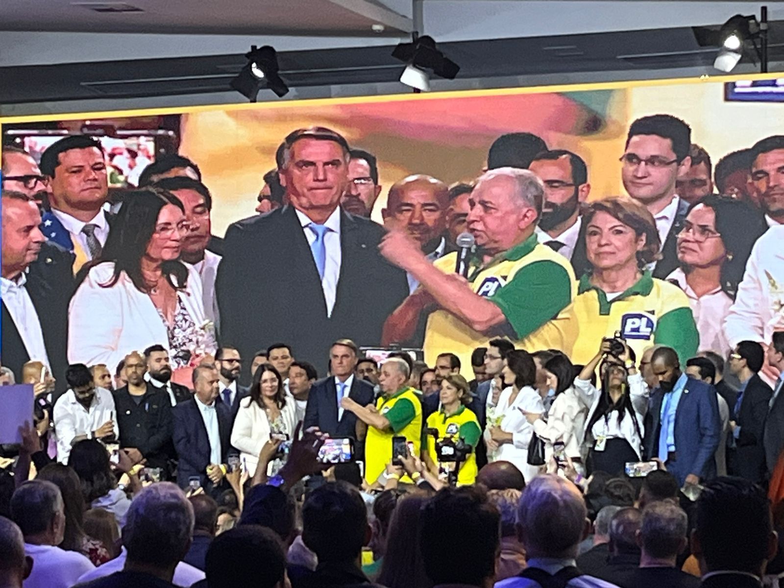 Sem citar nomes, Bolsonaro diz que um governador 'peso pesado' pode migrar para o PL