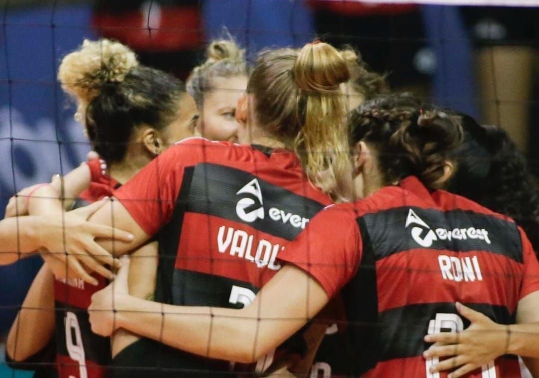 Flamengo atropela Barueri e avança à semifinal da Superliga Feminina