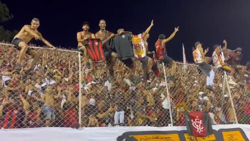 Presidente do Vitória exalta torcida e Barradão após virada sobre o Bahia