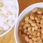 Dona de casa faz mágica na cozinha para manter arroz e feijão na mesa