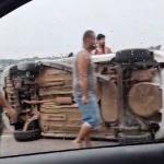Vídeo: carro tomba e interdita parcialmente o Anel Rodoviário em BH