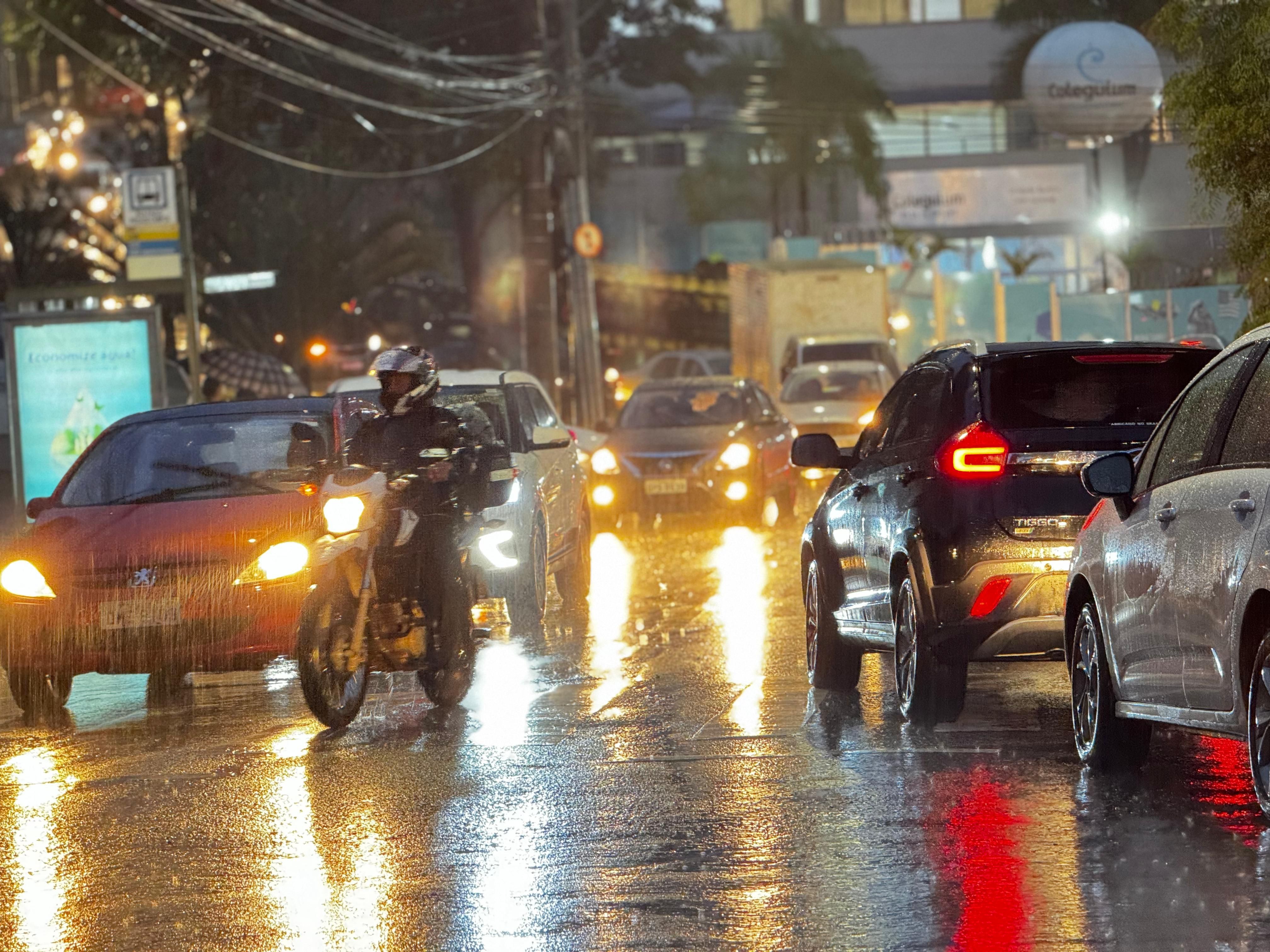 Tempestade: veja lista das 474 cidades de MG sob alerta laranja nas próximas horas