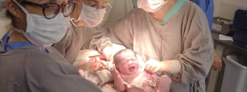 Bebê ‘gigante’ nasce em maternidade de Belo Horizonte