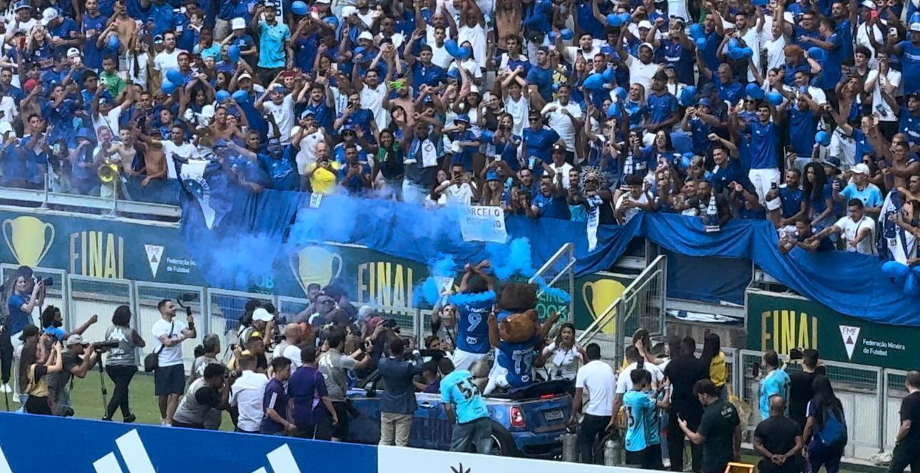 Cruzeiro: Moreno ganha homenagem antes do clássico e se emociona com 'última flechada'