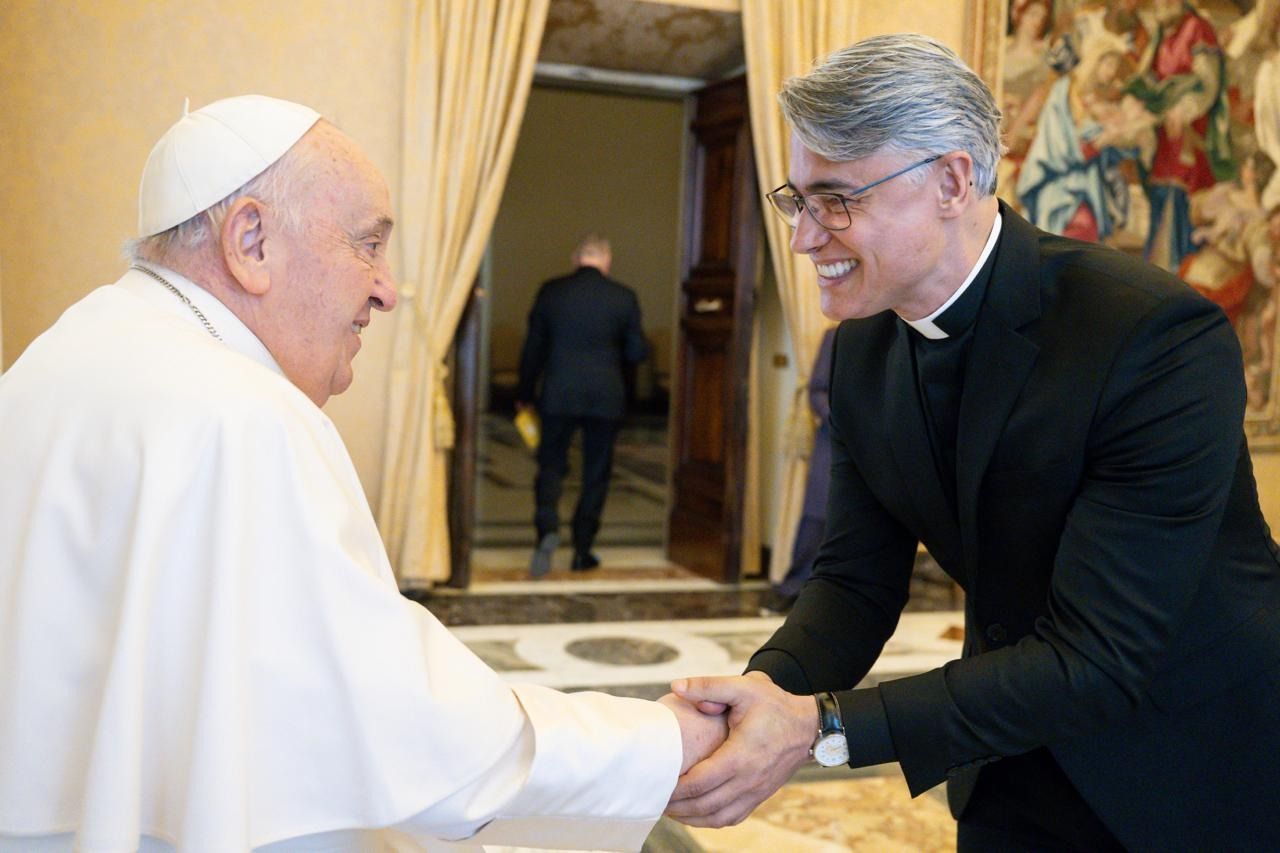 Reitor da Puc Minas é nomeado para comissão e se reúne com Papa Francisco no Vaticano