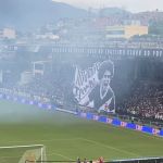 Torcida do Vasco faz homenagem para Roberto Dinamite em São Januário