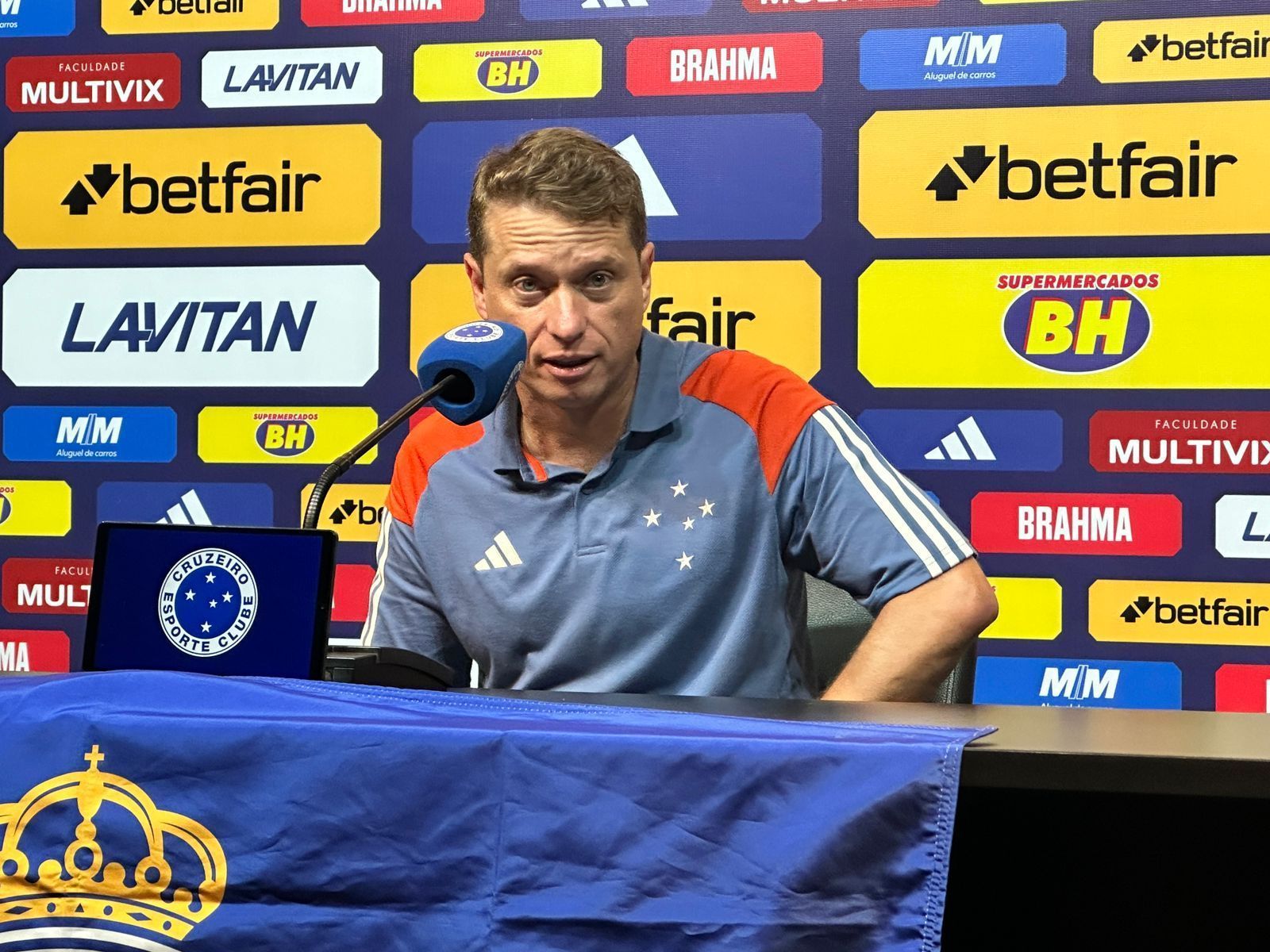 Rafael Cabral fica ou sai do Cruzeiro? Seabra se posiciona sobre futuro do goleiro