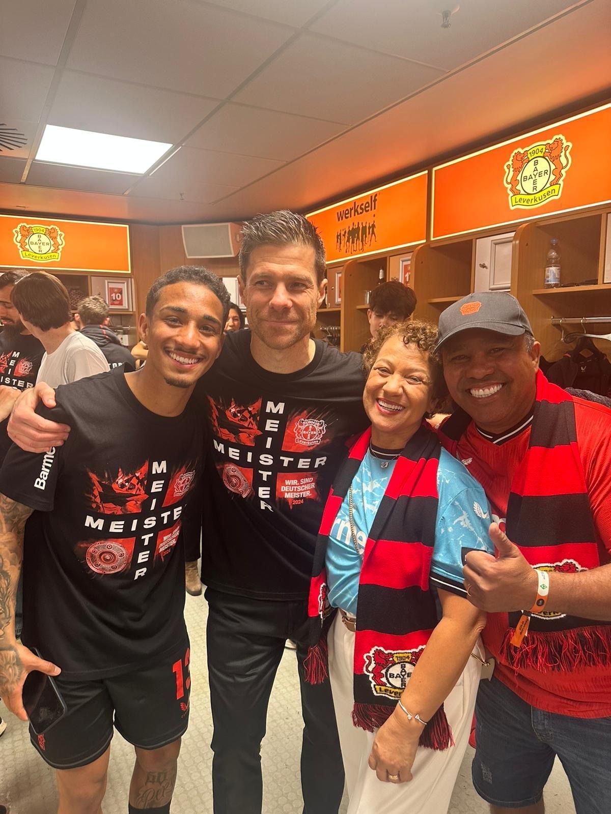 Vídeo: família de Arthur, ex-América, mostra festa da torcida do Bayer Leverkusen