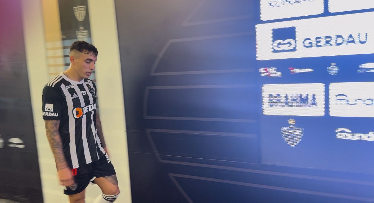De 'caras fechadas', jogadores do Atlético deixam gramado após tropeço em casa
