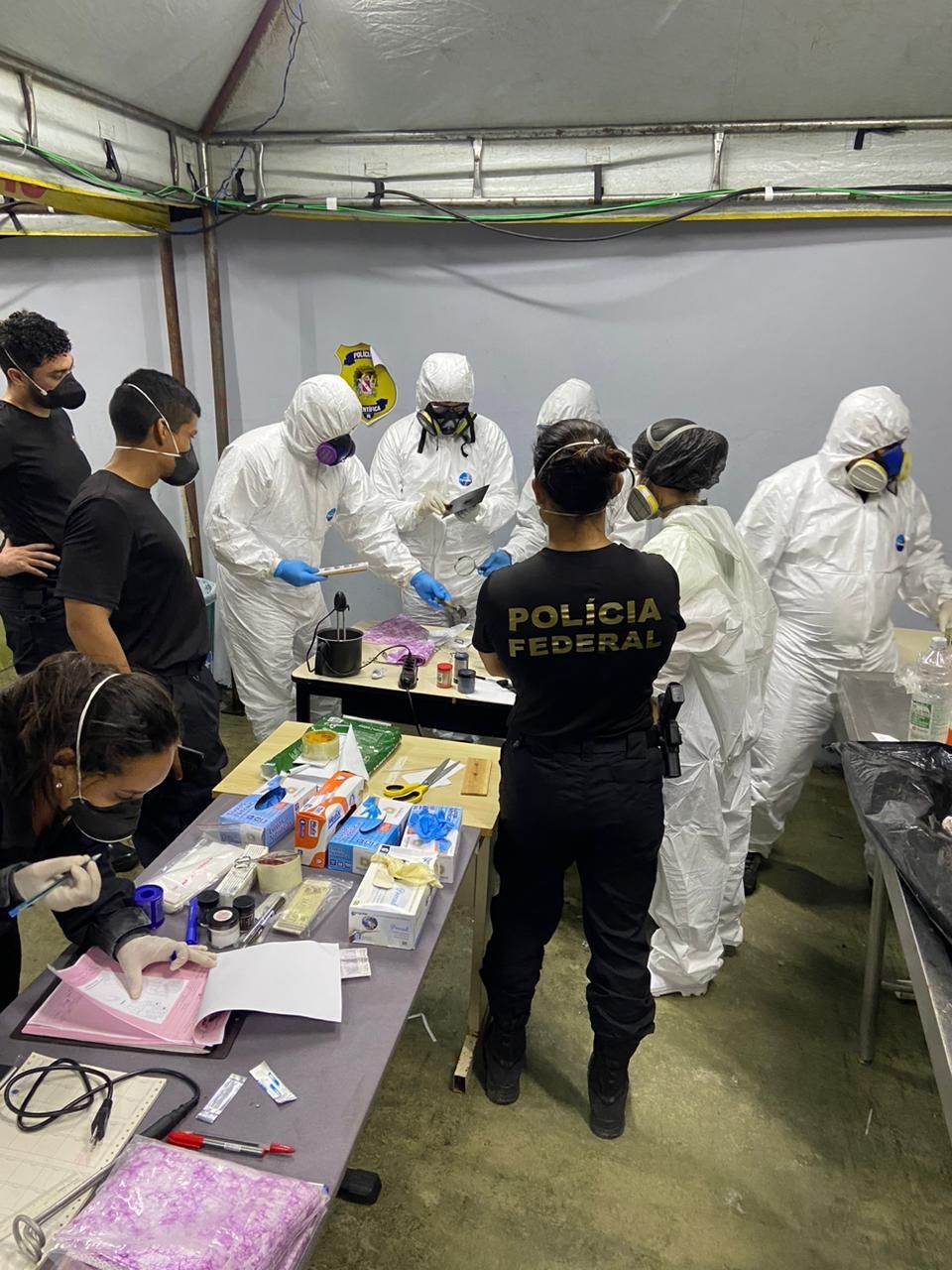 Veja imagens da perícia no caso dos corpos encontrados em barco no Pará
