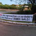 Na Cidade do Galo, torcedores do Atlético apoiam time antes do clássico