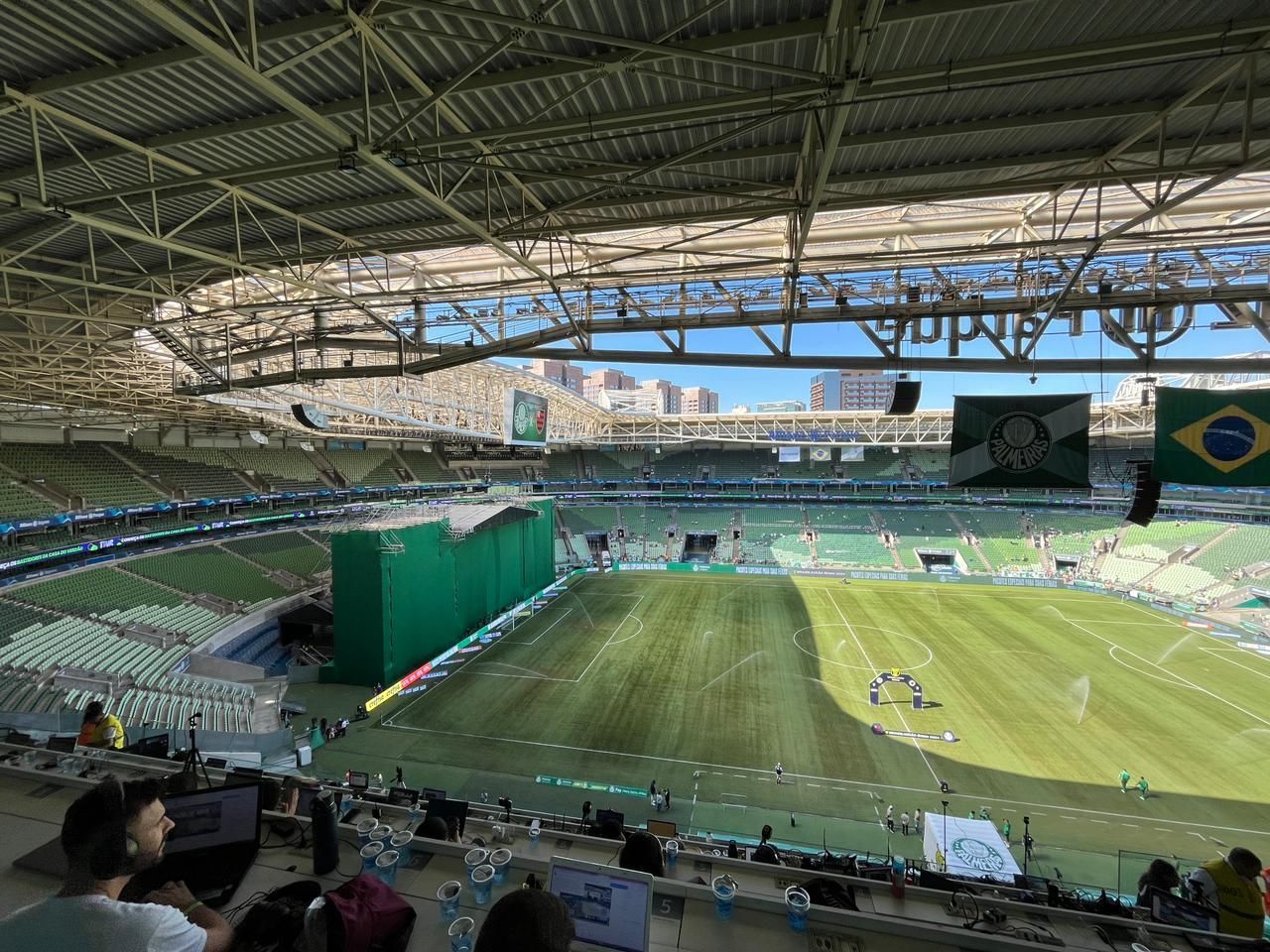 Palmeiras rebate posicionamento de jogadores sobre grama sintética e sobe o tom