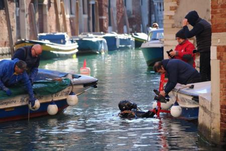Limpeza dos canais ddVeneza