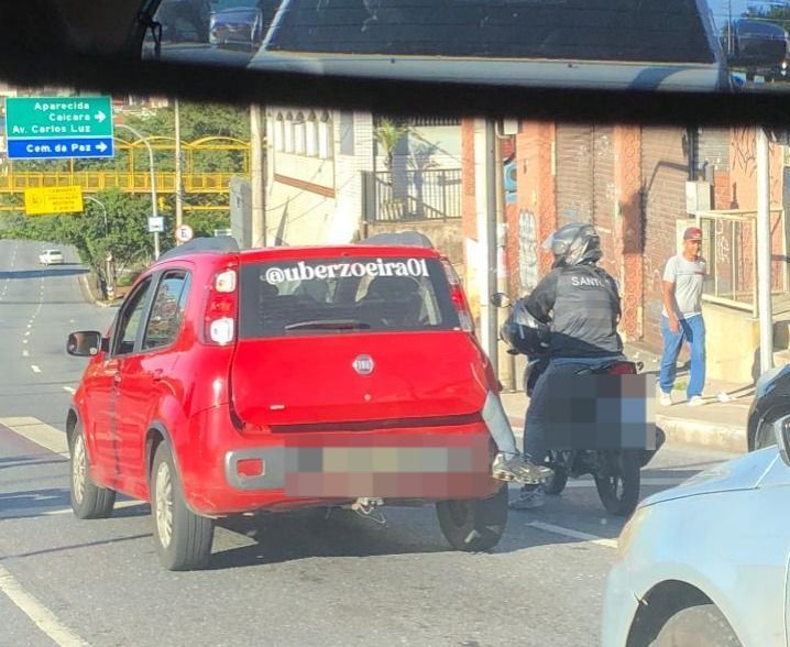 Em BH, motorista de aplicativo assusta passageiros com perna saindo do carro