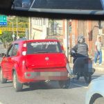 Em BH, motorista de aplicativo assusta passageiros com perna saindo do carro