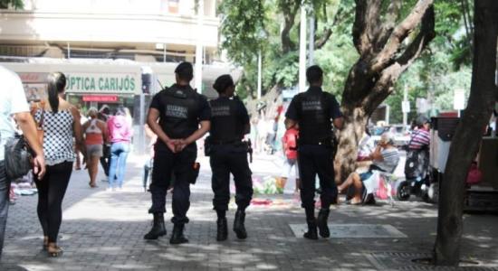 Operação contra flanelinhas em BH prende 20 pessoas; motoristas relatam ameaças e cobranças via Pix