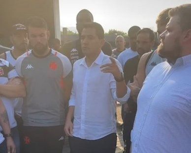 Ex-Cruzeiro, Pedro Martins é pressionado por organizada do Vasco antes de apresentação