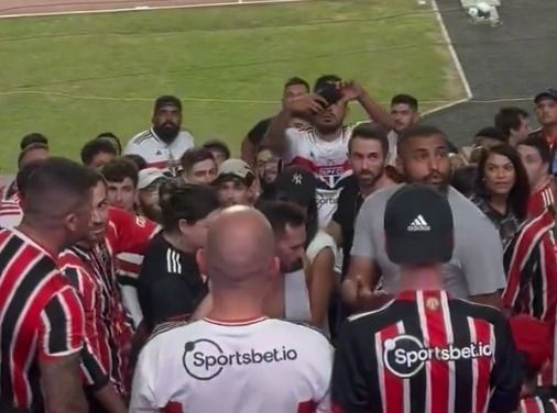 Suposto palmeirense é agredido na arquibancada do Morumbis