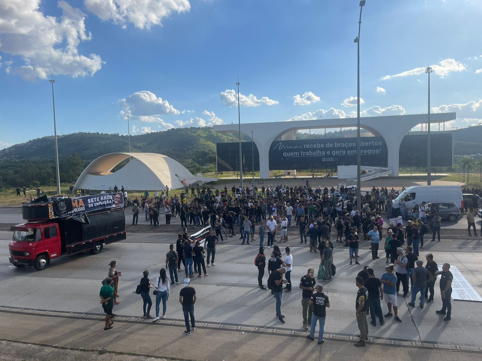 Protesto na MG-10: servidores da segurança cobram 41,6% de recomposição; governo prevê 3,6%
