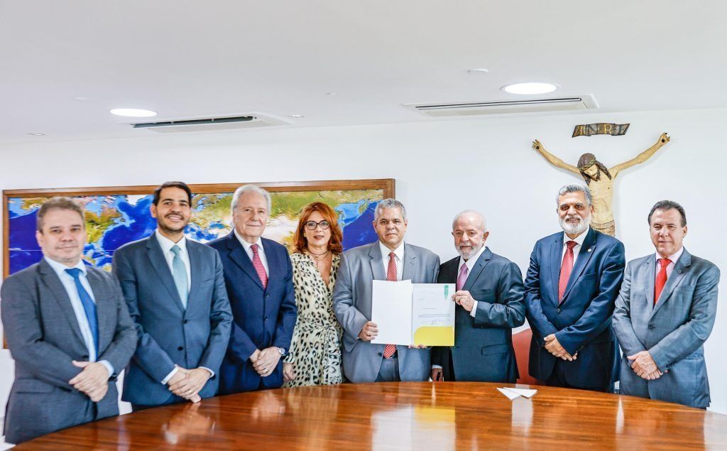 Lula indica advogado mineiro Antônio Fabrício de Matos para vaga de ministro do TST