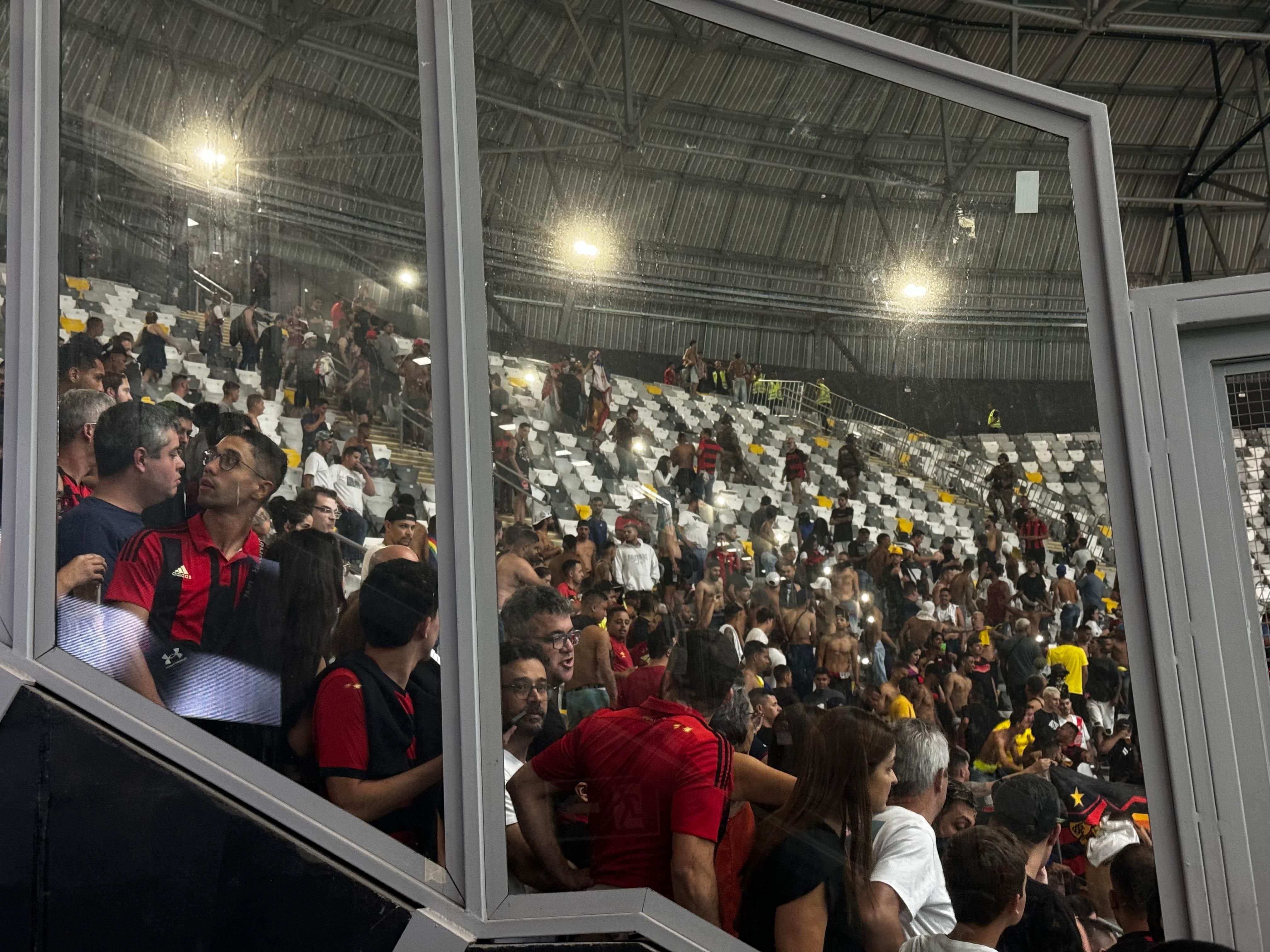 Atlético x Sport: confusão em setor visitante causa corre-corre e pânico na Arena MRV