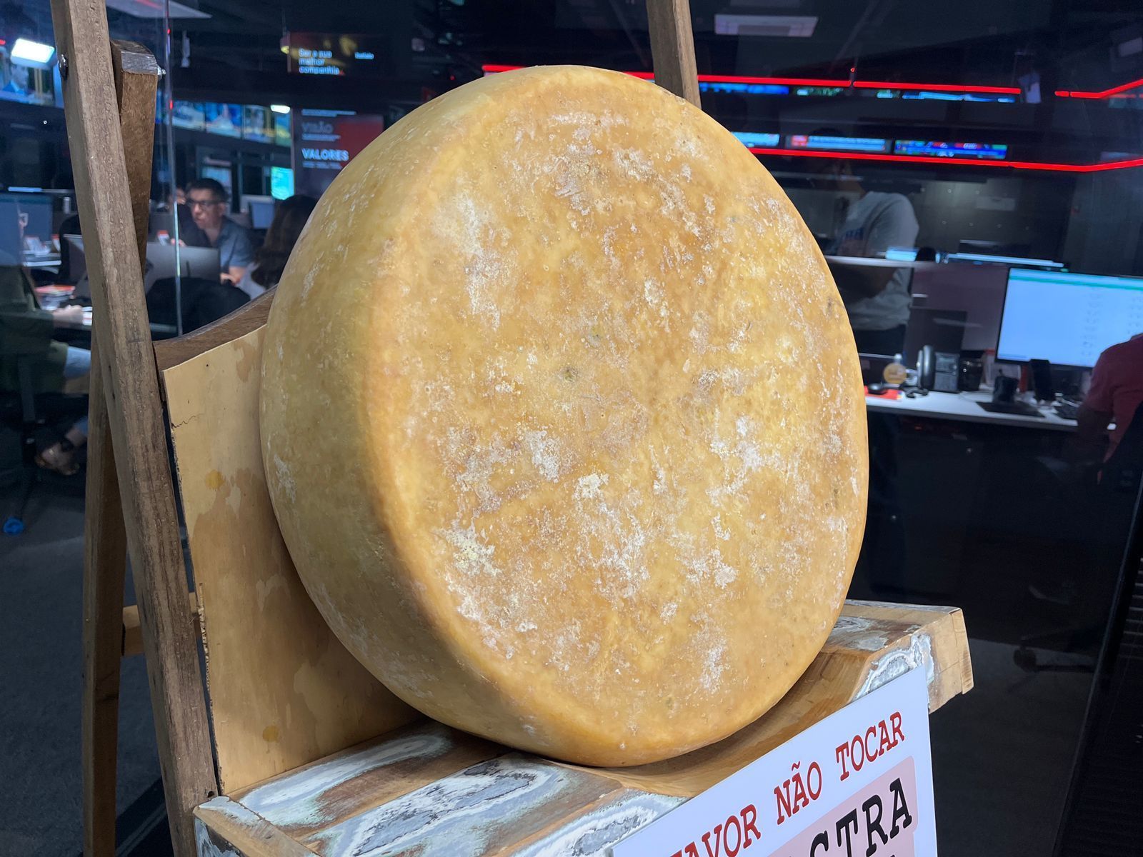 Maior queijo Canastra do mundo será vendido, em pedaços, durante festival gastronômico na Savassi; saiba como
