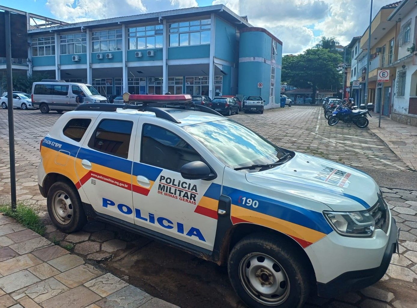 Casal é preso suspeito de assaltar mulher com faca na região Noroeste de BH