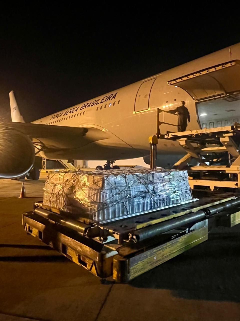 Chuvas no RS: Força Aérea Brasileira envia avião com 34 toneladas de mantimentos