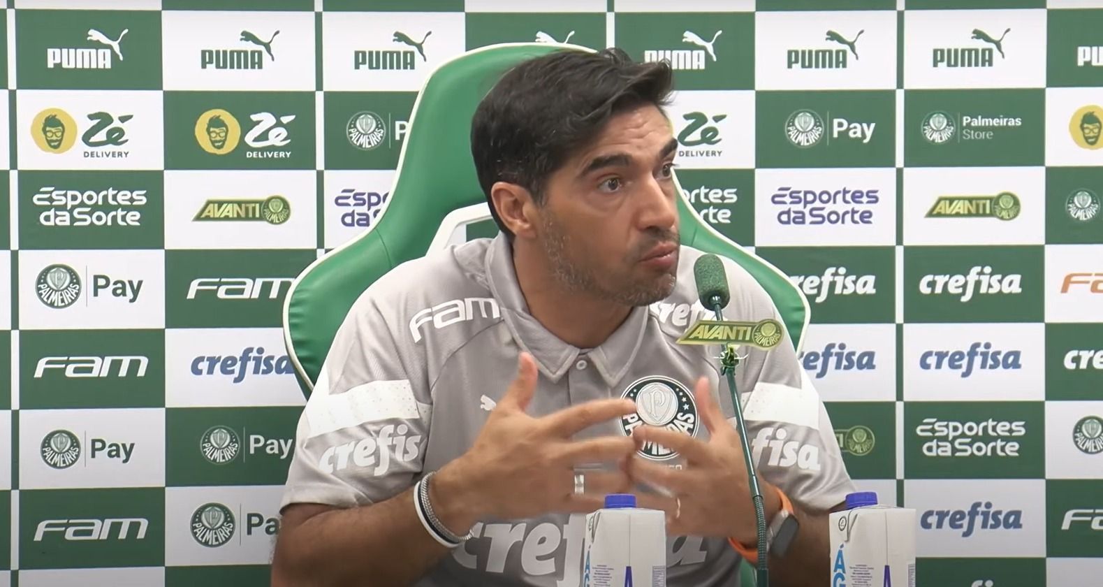 Após polêmica, Abel Ferreira emite comunicado se desculpando com repórter: ‘Fui infeliz’