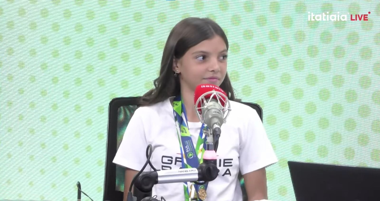 Campeã brasileira de jiu-jistu, mineira de 10 anos faz vaquinha para competir no Pan Kids