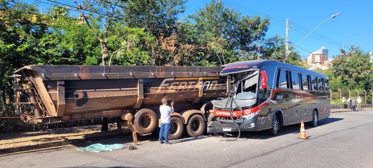 Veja fotos do acidente que deixou dez pessoas feridas no Barreiro, em BH