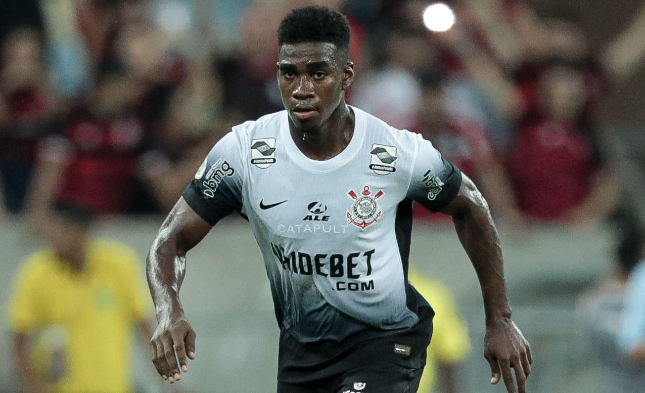 Félix Torres mira 2025 de consolidação após ano oscilante no Corinthians