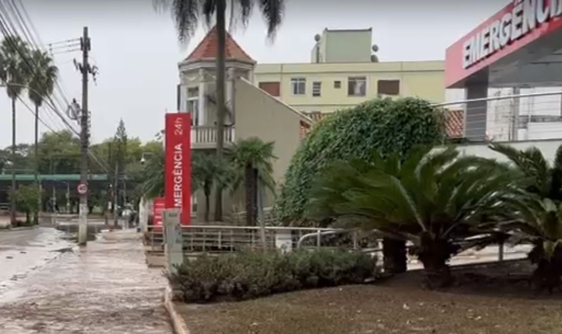 Funcionários voltam a hospital em Porto Alegre: “Nossos ambulatórios e farmácia se foram”