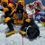 Torcedor escala Everest e coloca bandeira do Atlético no topo do mundo